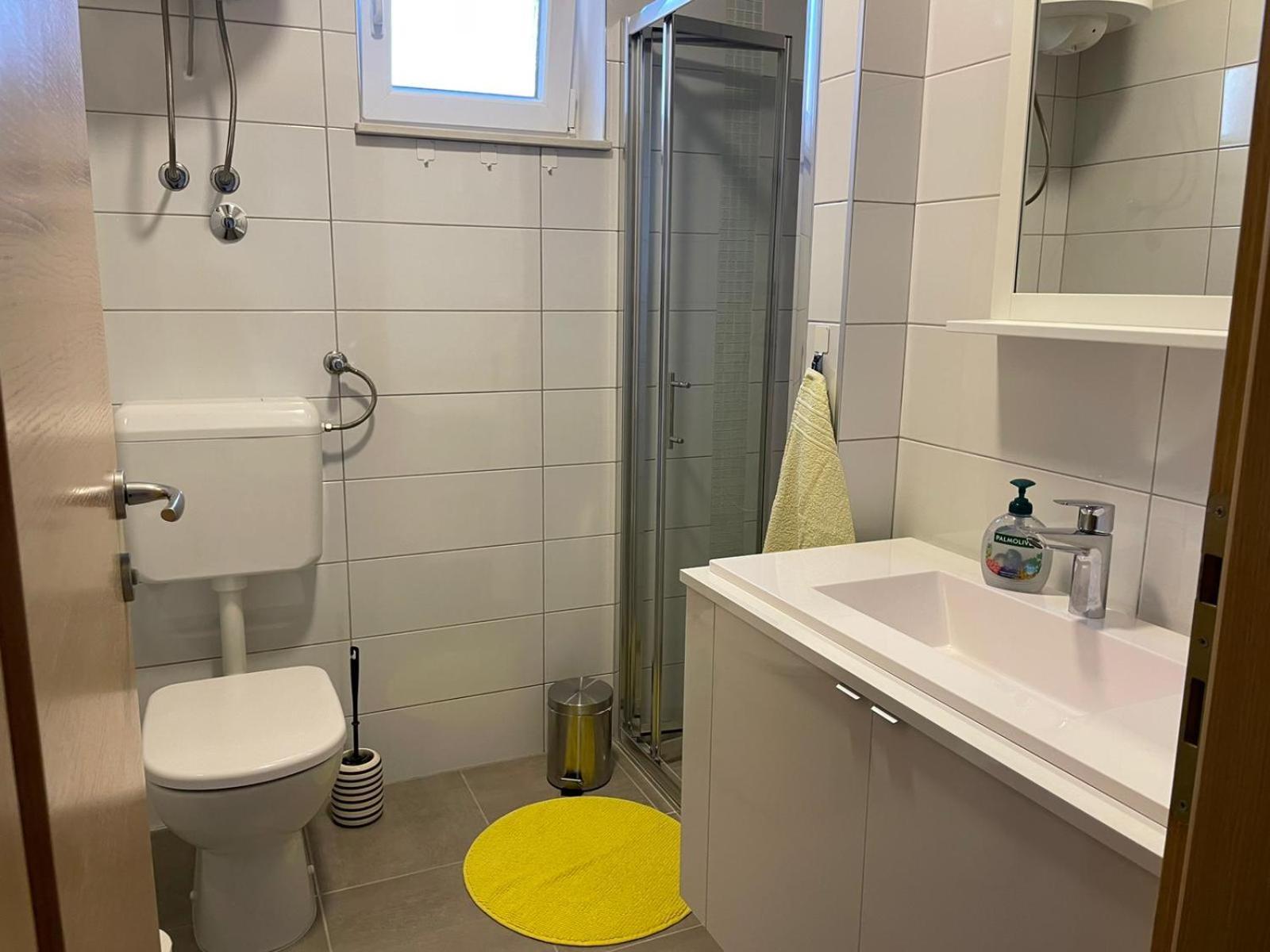 Family Apartment B&B Biograd Na Moru Esterno foto