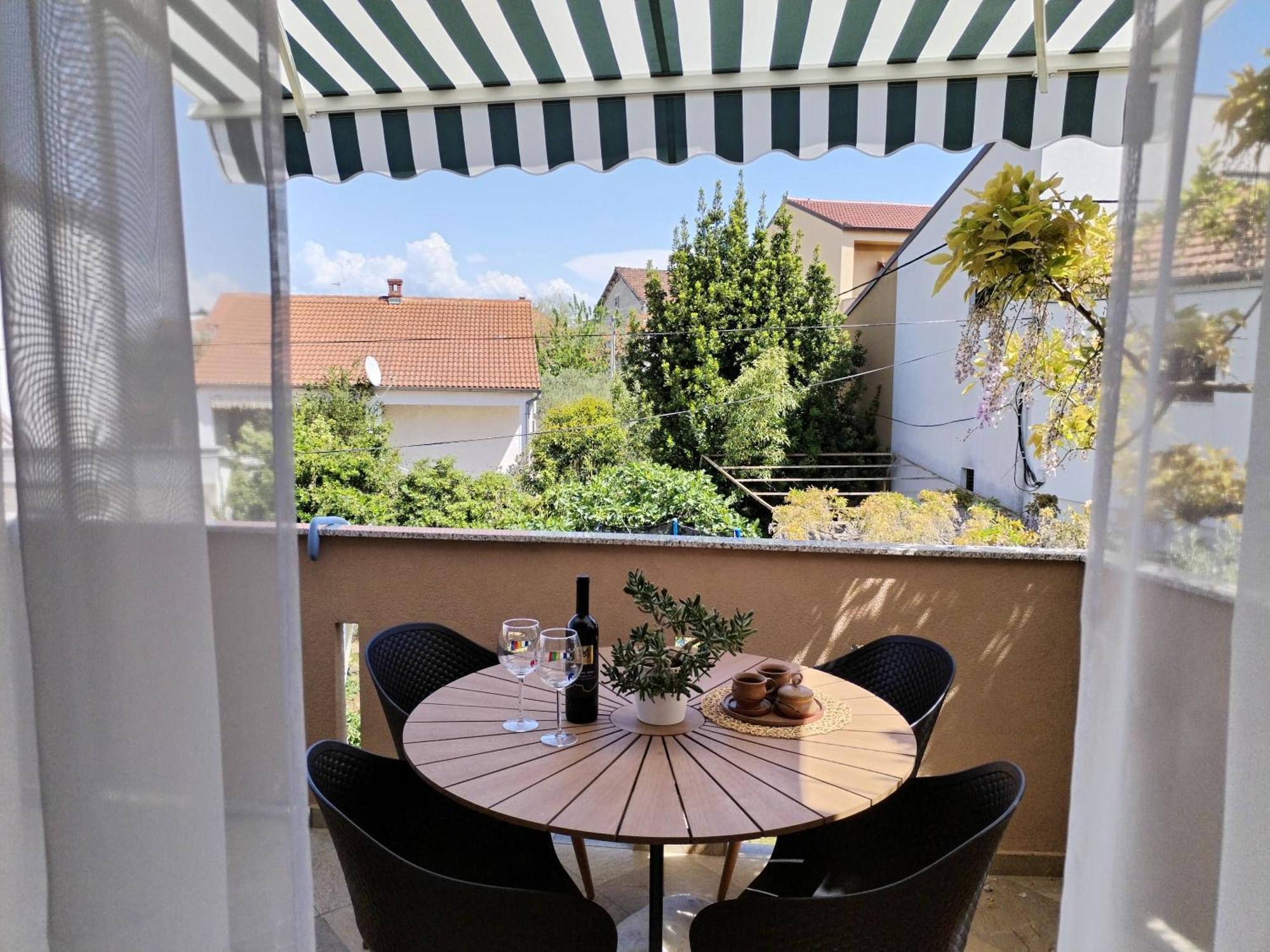 Family Apartment B&B Biograd Na Moru Esterno foto